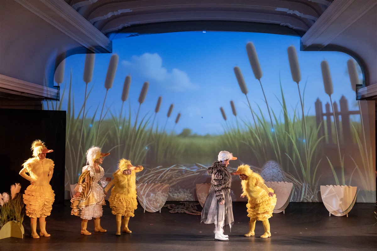 Снимка: ГРОЗНОТО ПАТЕНЦЕ / THE UGLY DUCKLING