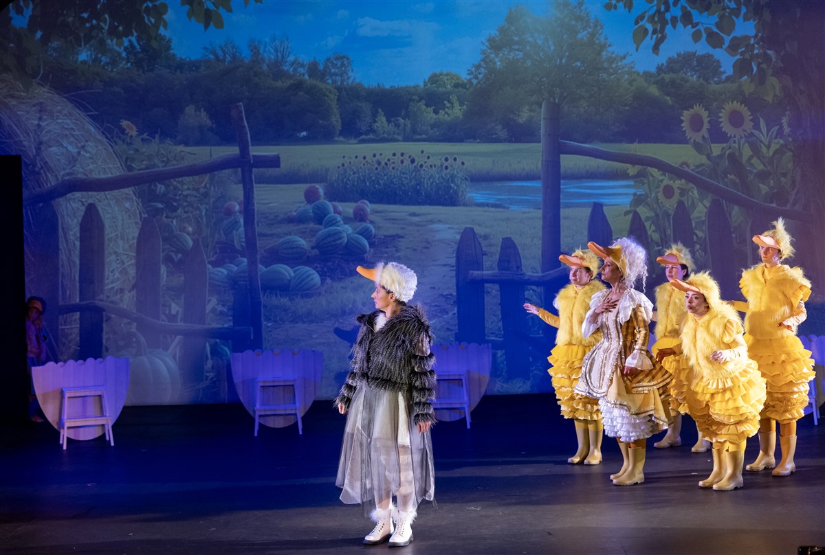 Снимка: ГРОЗНОТО ПАТЕНЦЕ / THE UGLY DUCKLING