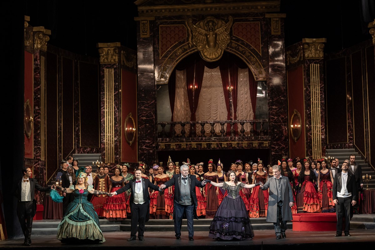 Възторжен аплауз за първия спектакъл на "Травиата" от Джузепе Верди на 11 декември ⭐️