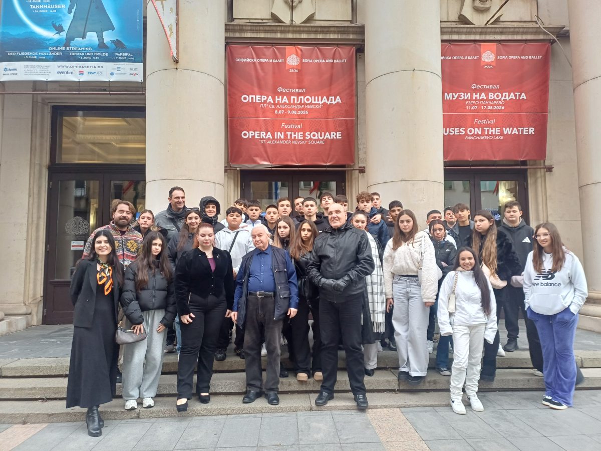 На 12 декември 2025 г. като част от пътуването им до София, група гръцки ученици посетиха Софийската опера