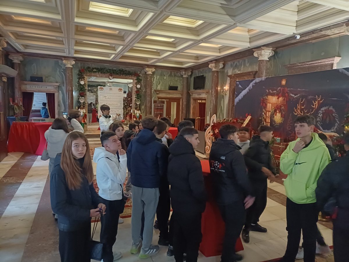 Снимка: На 12 декември 2025 г. като част от пътуването им до София, група гръцки ученици посетиха Софийската опера