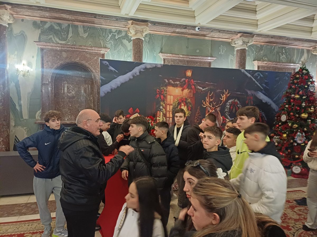 Снимка: На 12 декември 2025 г. като част от пътуването им до София, група гръцки ученици посетиха Софийската опера