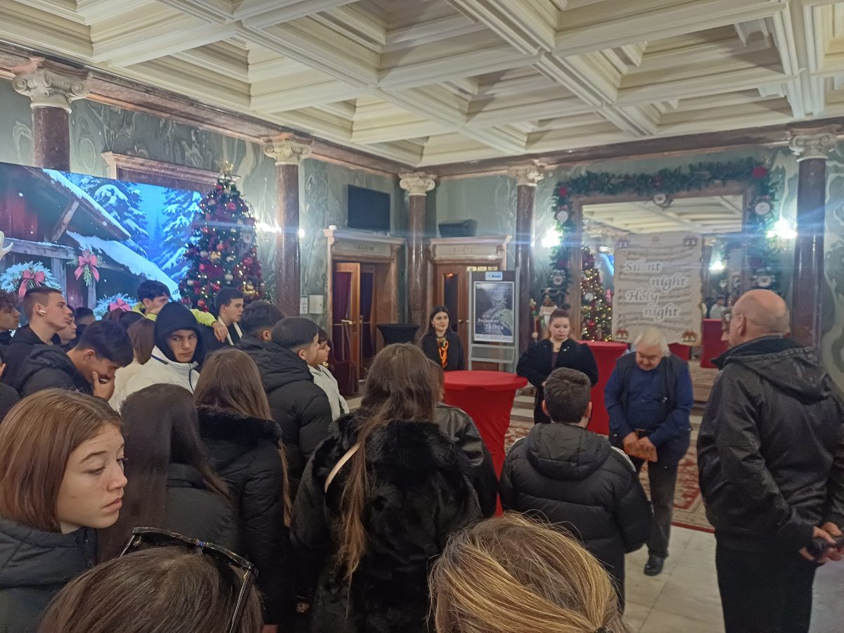 Снимка: На 12 декември 2025 г. като част от пътуването им до София, група гръцки ученици посетиха Софийската опера