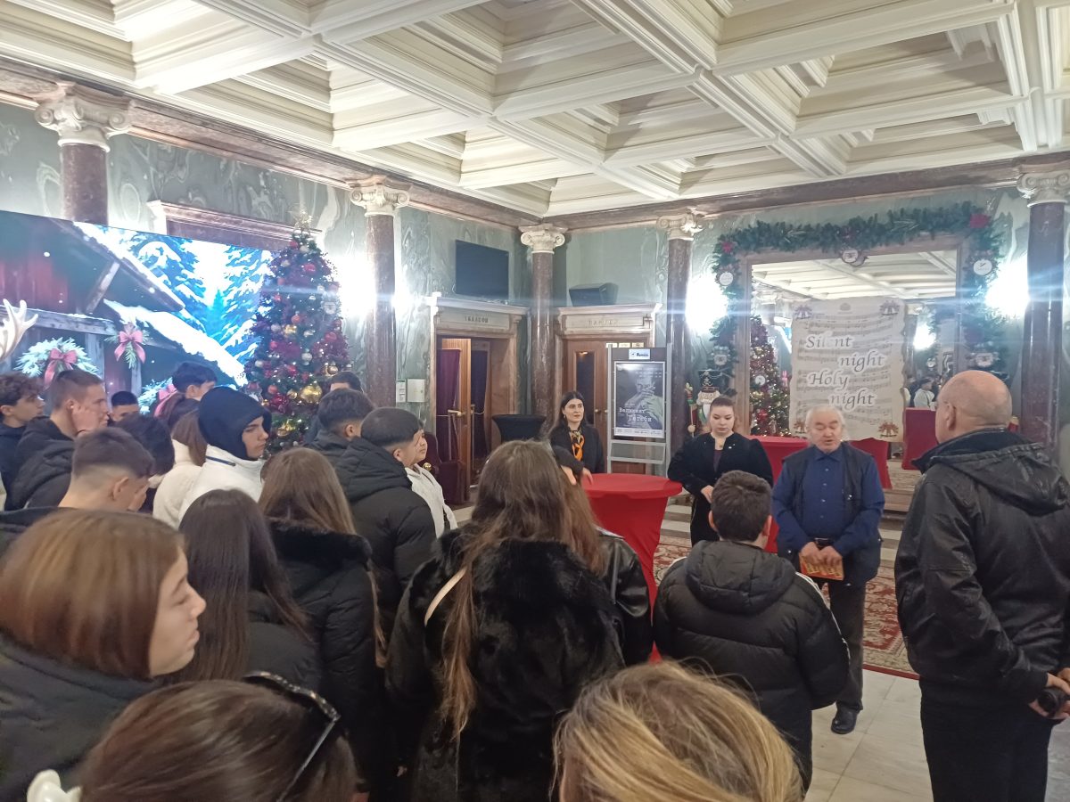 Снимка: На 12 декември 2025 г. като част от пътуването им до София, група гръцки ученици посетиха Софийската опера