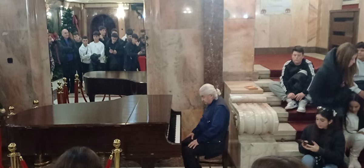 Снимка: На 12 декември 2025 г. като част от пътуването им до София, група гръцки ученици посетиха Софийската опера