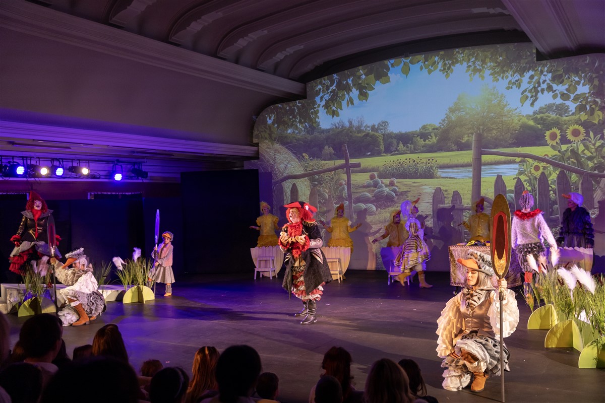 Снимка: ГРОЗНОТО ПАТЕНЦЕ / THE UGLY DUCKLING