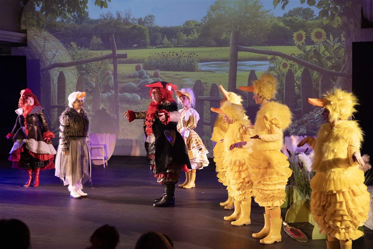 Снимка: ГРОЗНОТО ПАТЕНЦЕ / THE UGLY DUCKLING