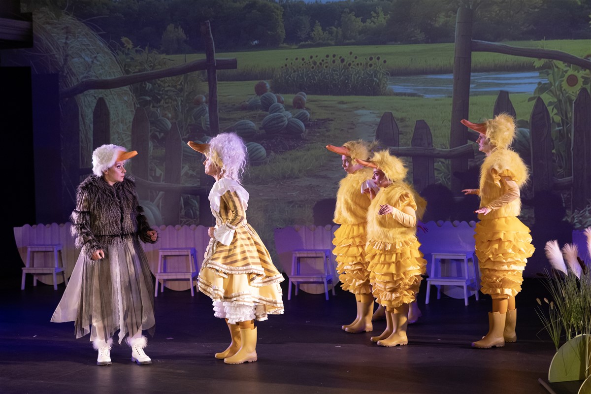 Снимка: ГРОЗНОТО ПАТЕНЦЕ / THE UGLY DUCKLING