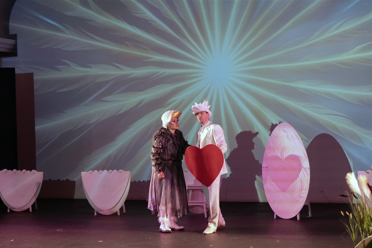 Снимка: ГРОЗНОТО ПАТЕНЦЕ / THE UGLY DUCKLING