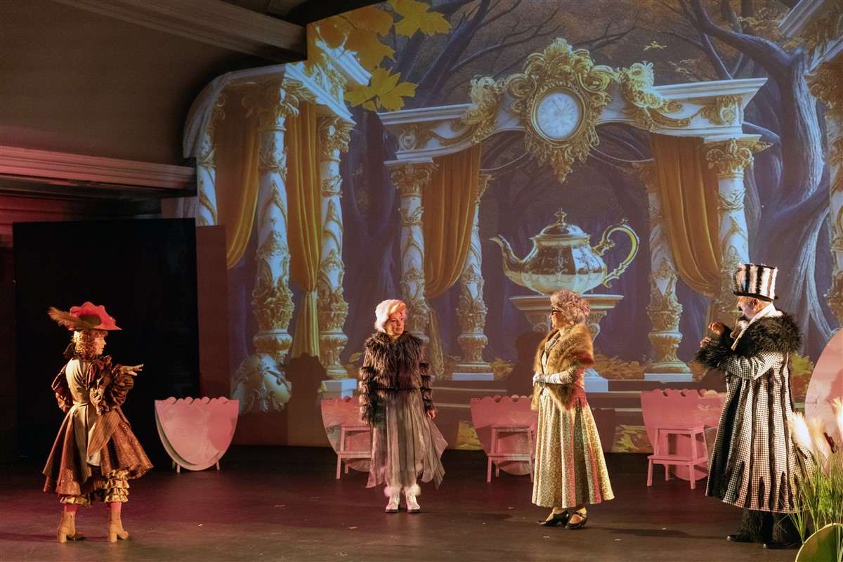 Снимка: ГРОЗНОТО ПАТЕНЦЕ / THE UGLY DUCKLING