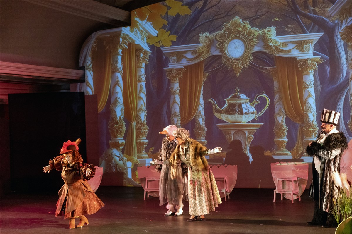 Снимка: ГРОЗНОТО ПАТЕНЦЕ / THE UGLY DUCKLING