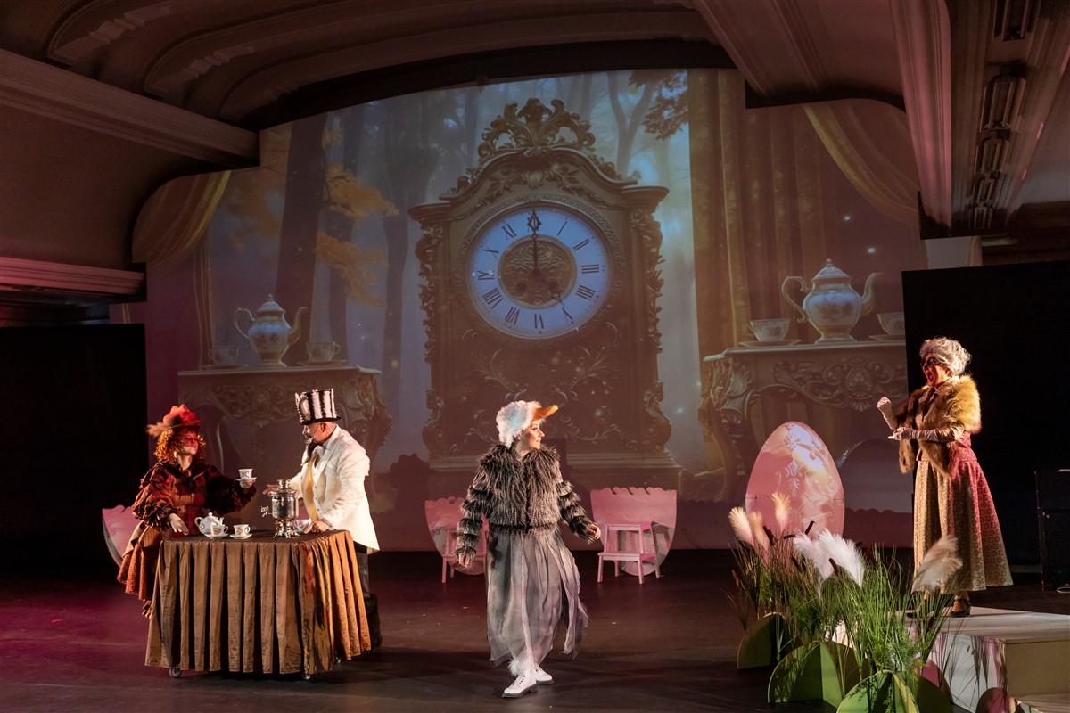 Снимка: ГРОЗНОТО ПАТЕНЦЕ / THE UGLY DUCKLING