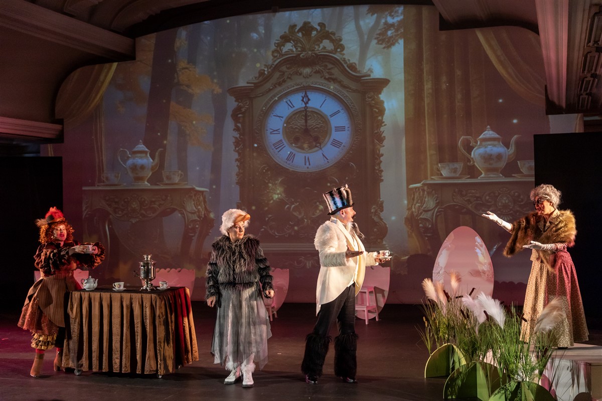 Снимка: ГРОЗНОТО ПАТЕНЦЕ / THE UGLY DUCKLING