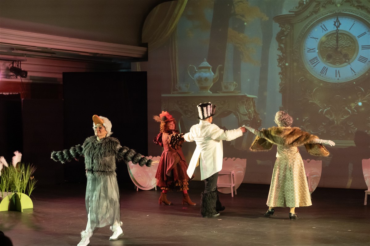 Снимка: ГРОЗНОТО ПАТЕНЦЕ / THE UGLY DUCKLING