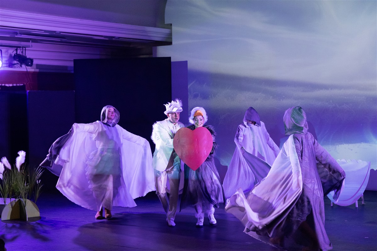 Снимка: ГРОЗНОТО ПАТЕНЦЕ / THE UGLY DUCKLING