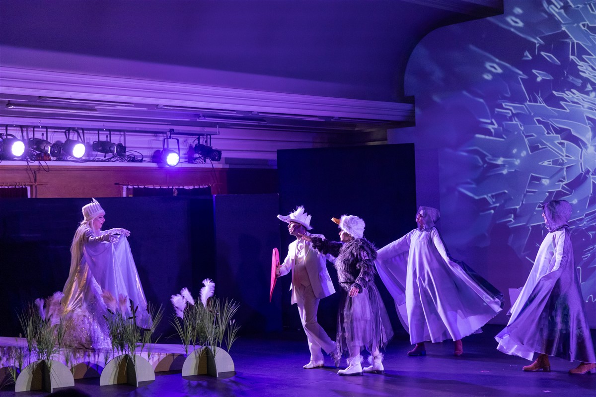 Снимка: ГРОЗНОТО ПАТЕНЦЕ / THE UGLY DUCKLING