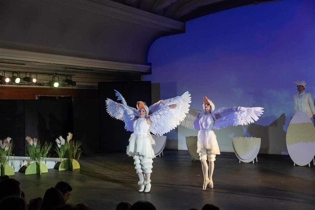 Снимка: ГРОЗНОТО ПАТЕНЦЕ / THE UGLY DUCKLING