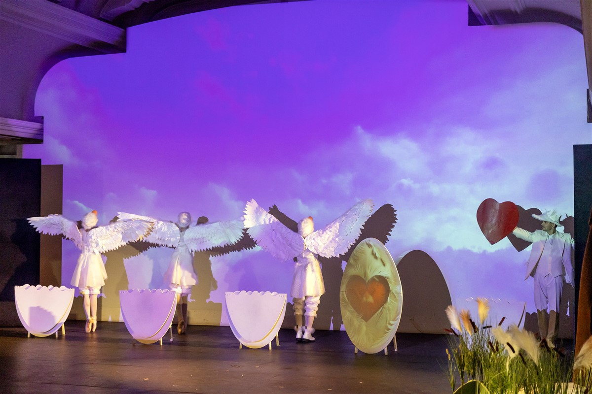 Снимка: ГРОЗНОТО ПАТЕНЦЕ / THE UGLY DUCKLING