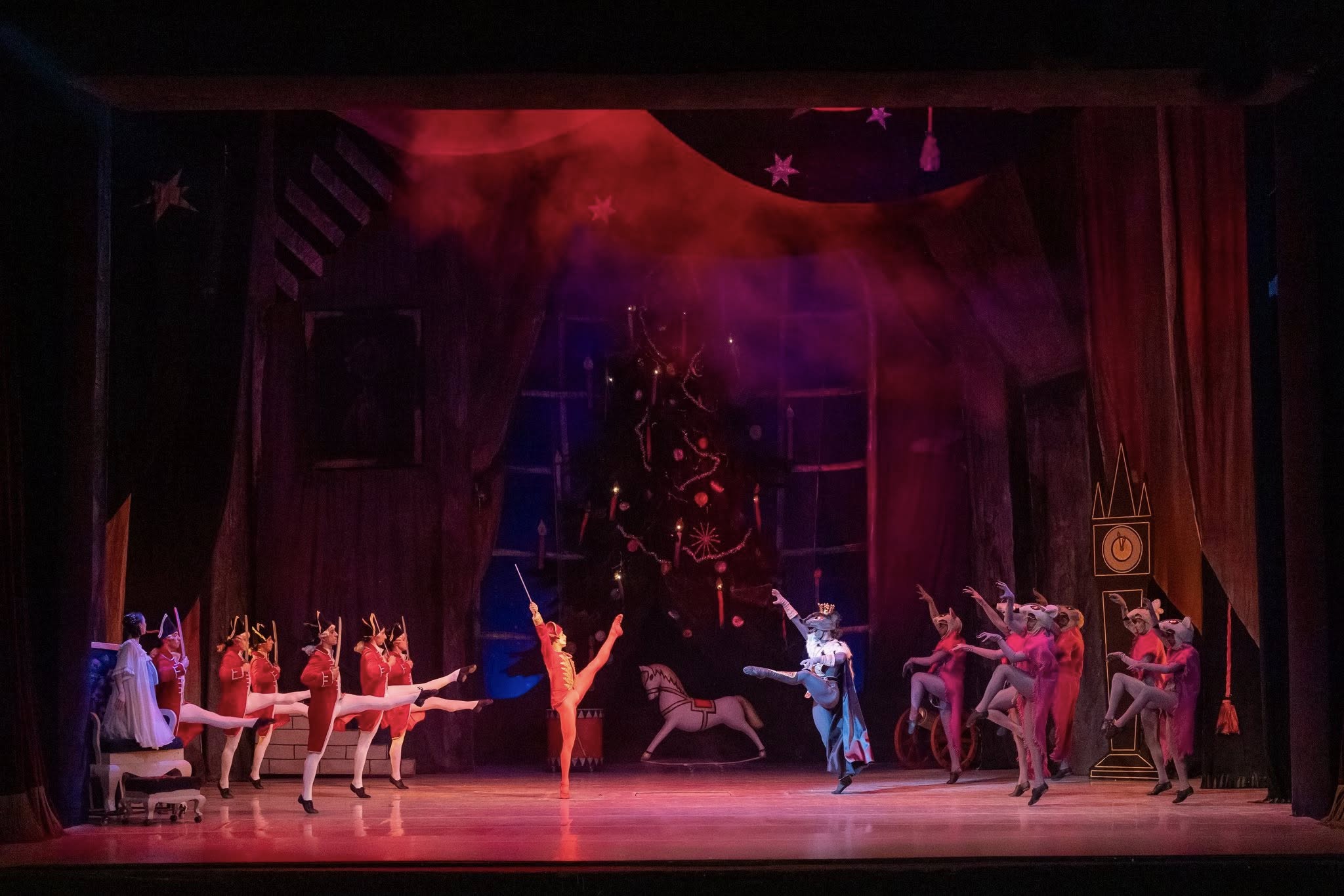 Снимка: ЛЕШНИКОТРОШАЧКАТА / THE NUTCRACKER by Pyotr Ilyich Tchaikovsky