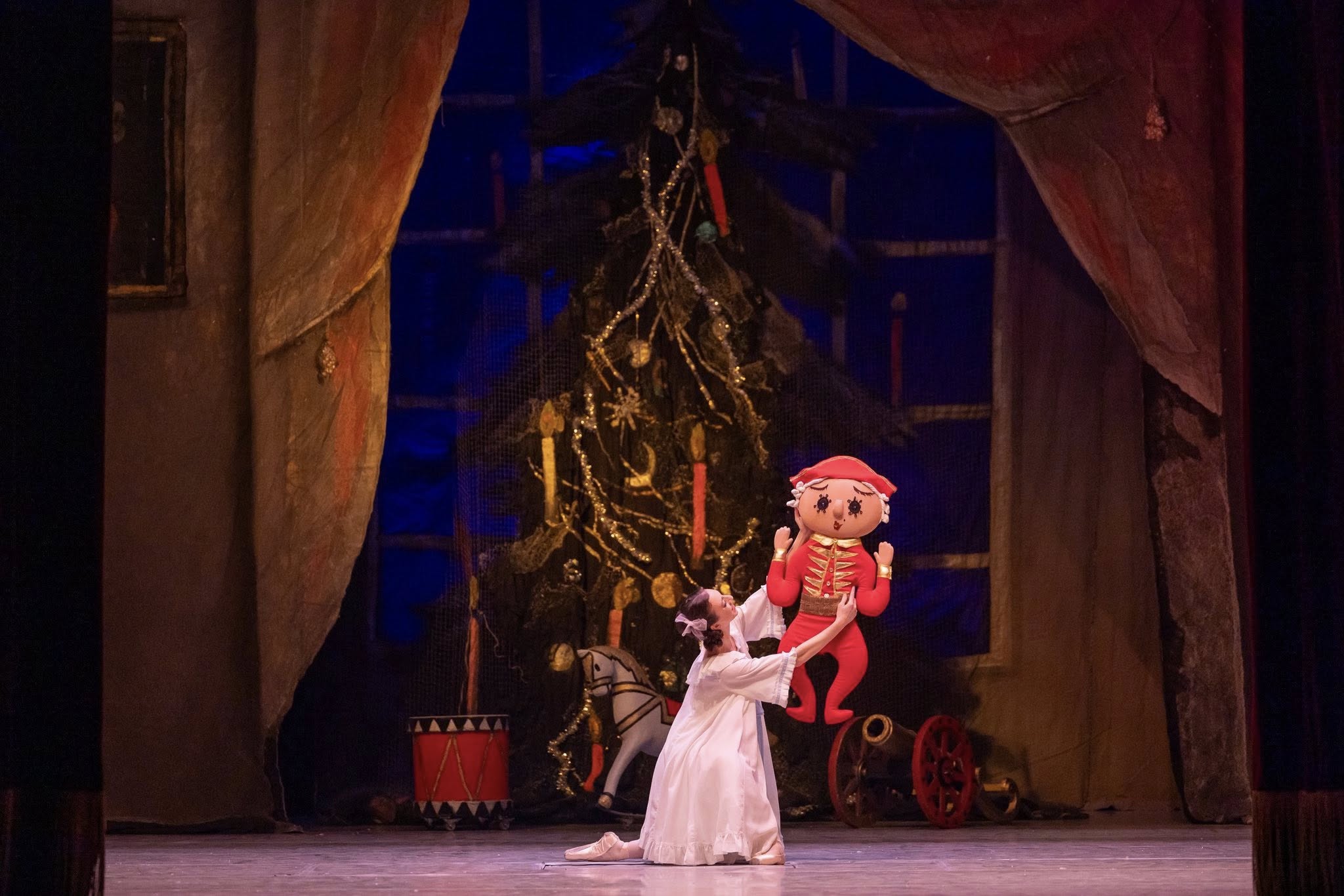 Снимка: ЛЕШНИКОТРОШАЧКАТА / THE NUTCRACKER by Pyotr Ilyich Tchaikovsky