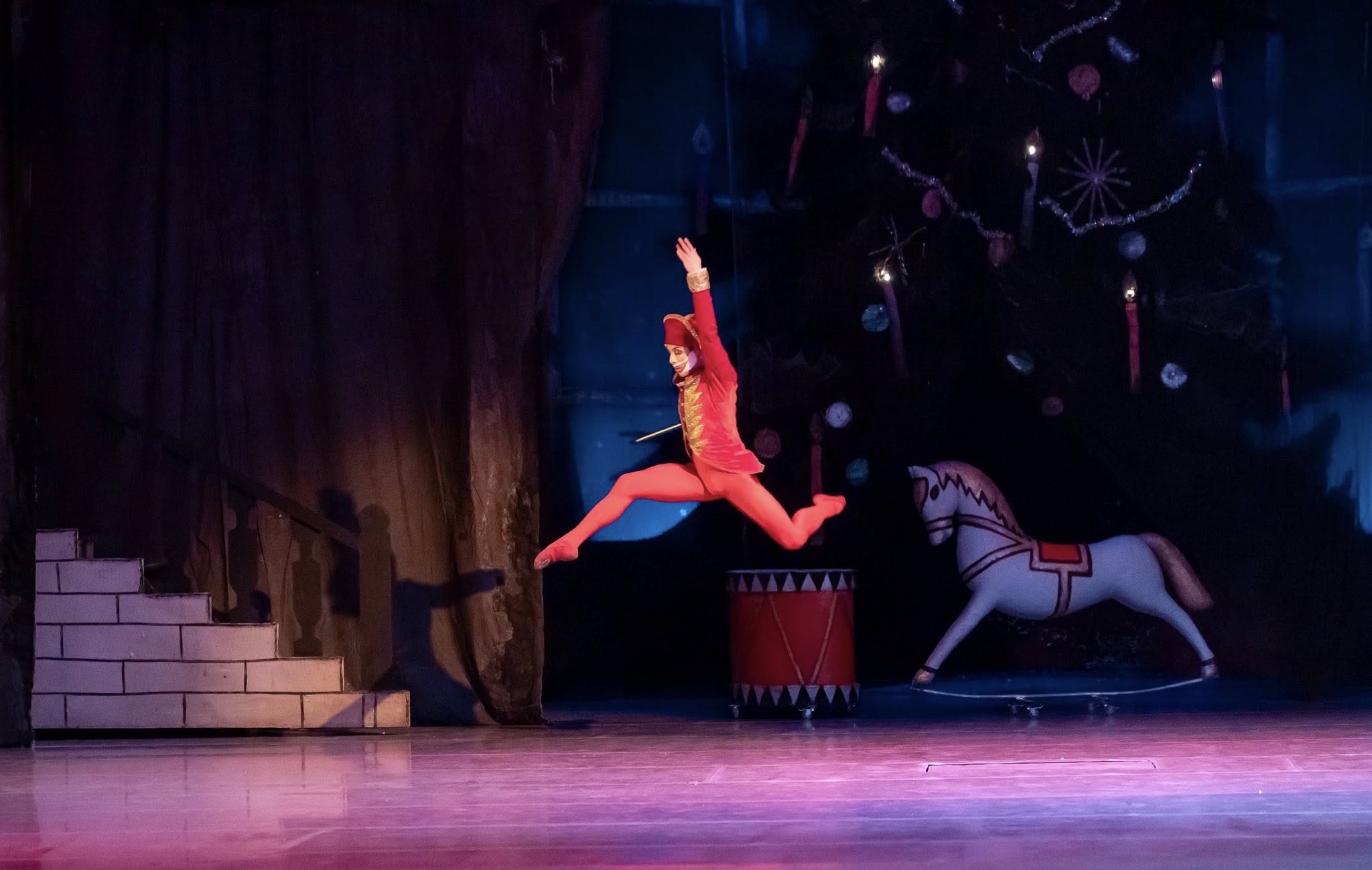 Снимка: ЛЕШНИКОТРОШАЧКАТА / THE NUTCRACKER by Pyotr Ilyich Tchaikovsky