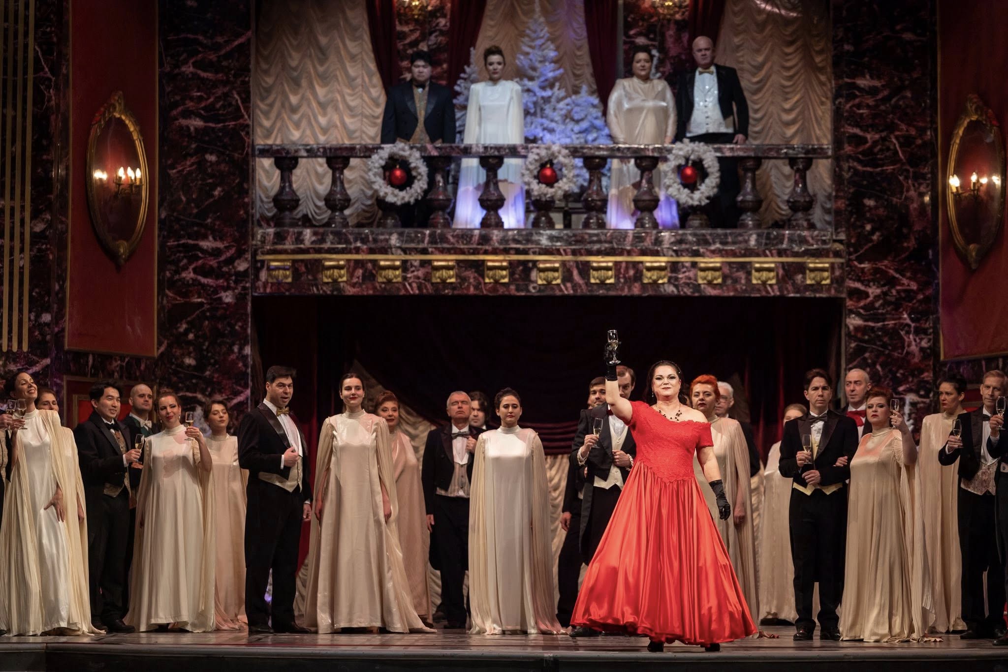 Снимка: Празнична атмосфера, блясък и вълнение изпълниха залата на Софийската опера и балет по време на първата Новогодишна гала вечер на 29 декември! ✨