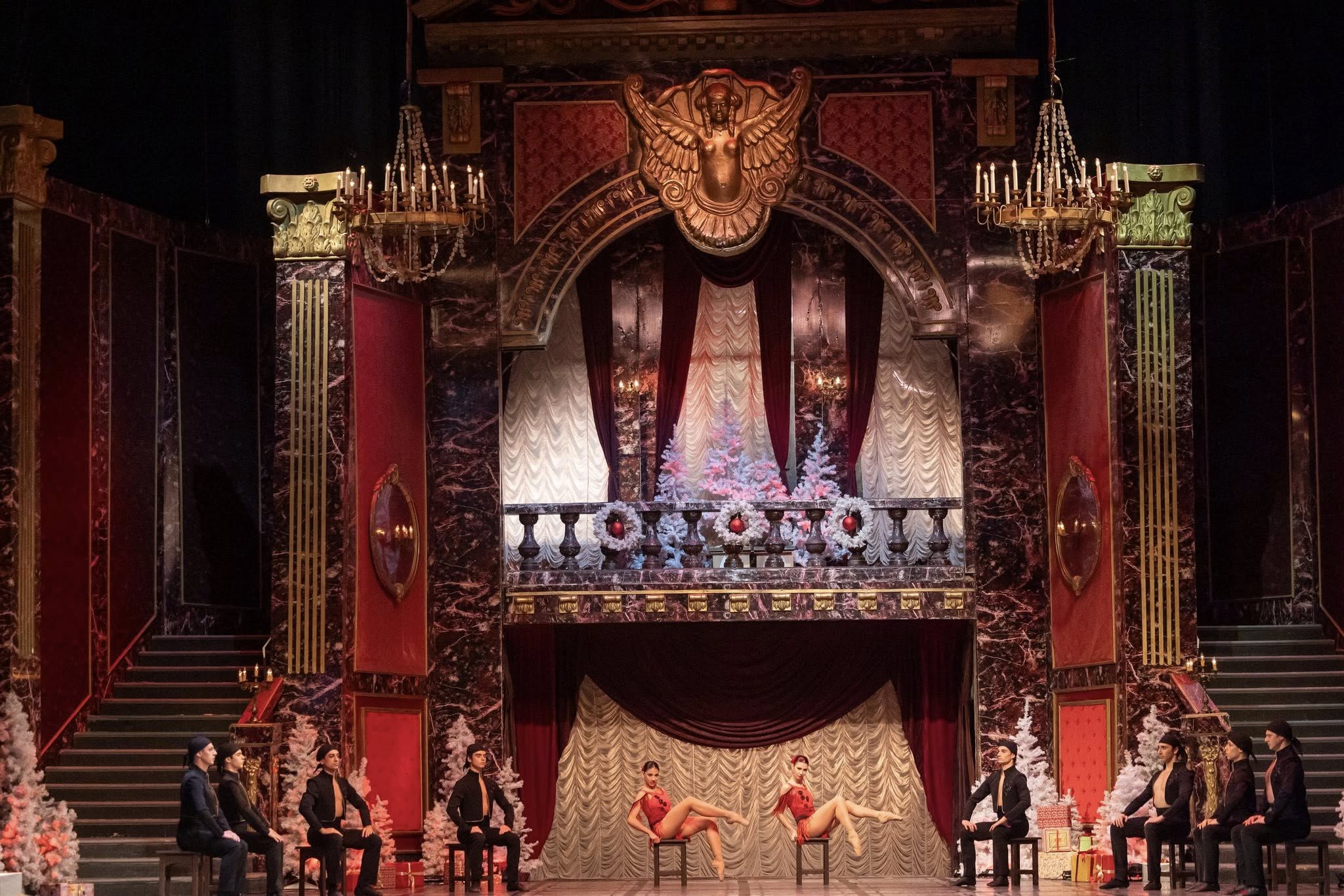 Снимка: Празнична атмосфера, блясък и вълнение изпълниха залата на Софийската опера и балет по време на първата Новогодишна гала вечер на 29 декември! ✨