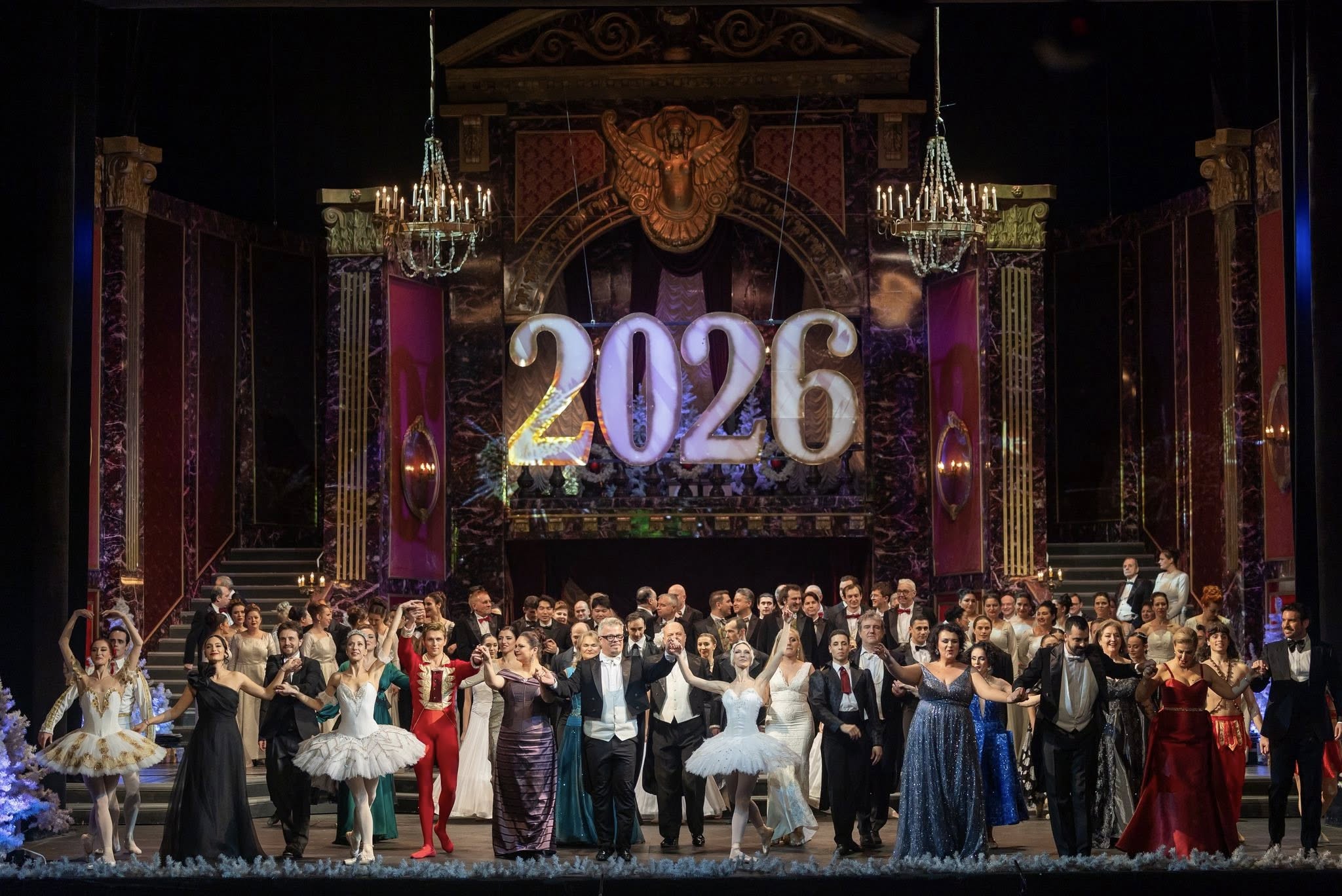 Празнична атмосфера, блясък и вълнение изпълниха залата на Софийската опера и балет по време на първата Новогодишна гала вечер на 29 декември! ✨