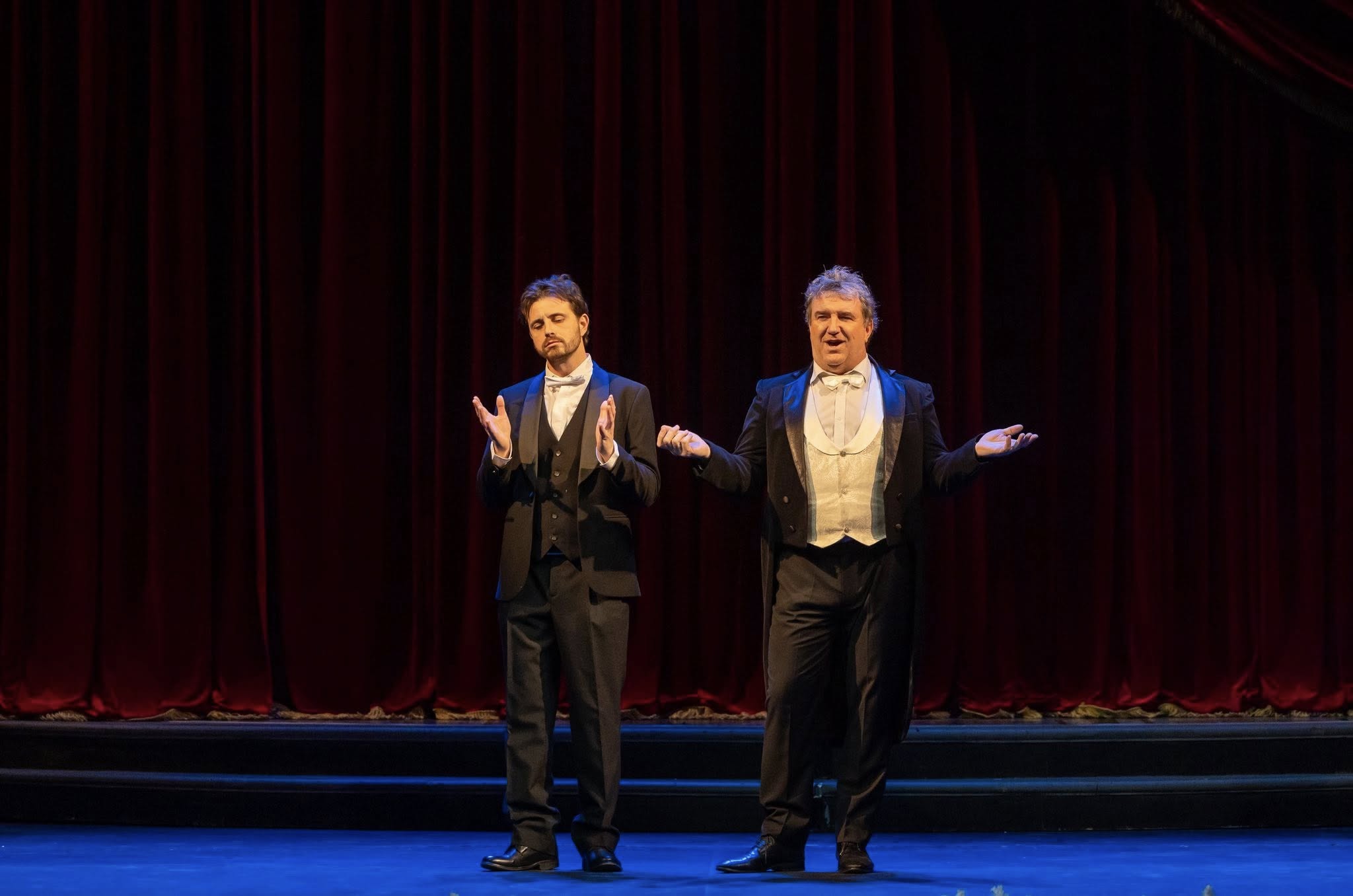 Снимка: Празнична атмосфера, блясък и вълнение изпълниха залата на Софийската опера и балет по време на първата Новогодишна гала вечер на 29 декември! ✨