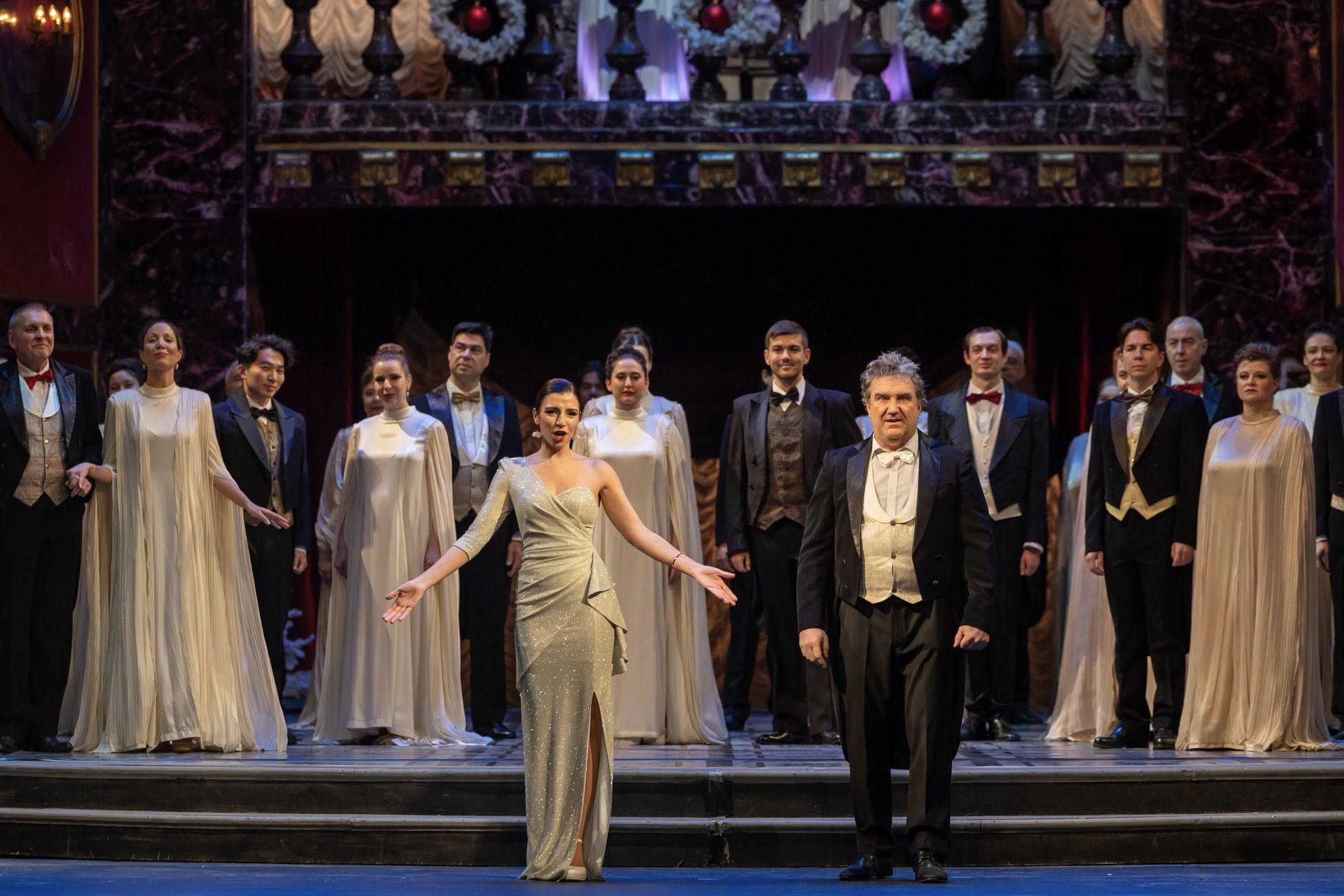 Снимка: Празнична атмосфера, блясък и вълнение изпълниха залата на Софийската опера и балет по време на първата Новогодишна гала вечер на 29 декември! ✨