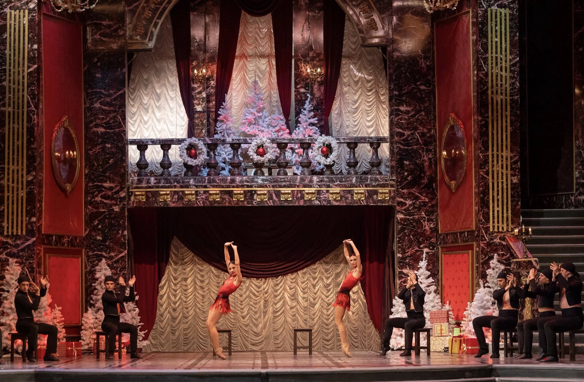 Снимка: Празнична атмосфера, блясък и вълнение изпълниха залата на Софийската опера и балет по време на първата Новогодишна гала вечер на 29 декември! ✨