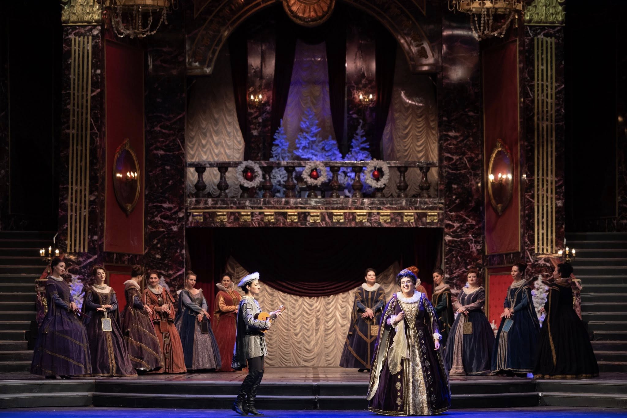 Снимка: Празнична атмосфера, блясък и вълнение изпълниха залата на Софийската опера и балет по време на първата Новогодишна гала вечер на 29 декември! ✨