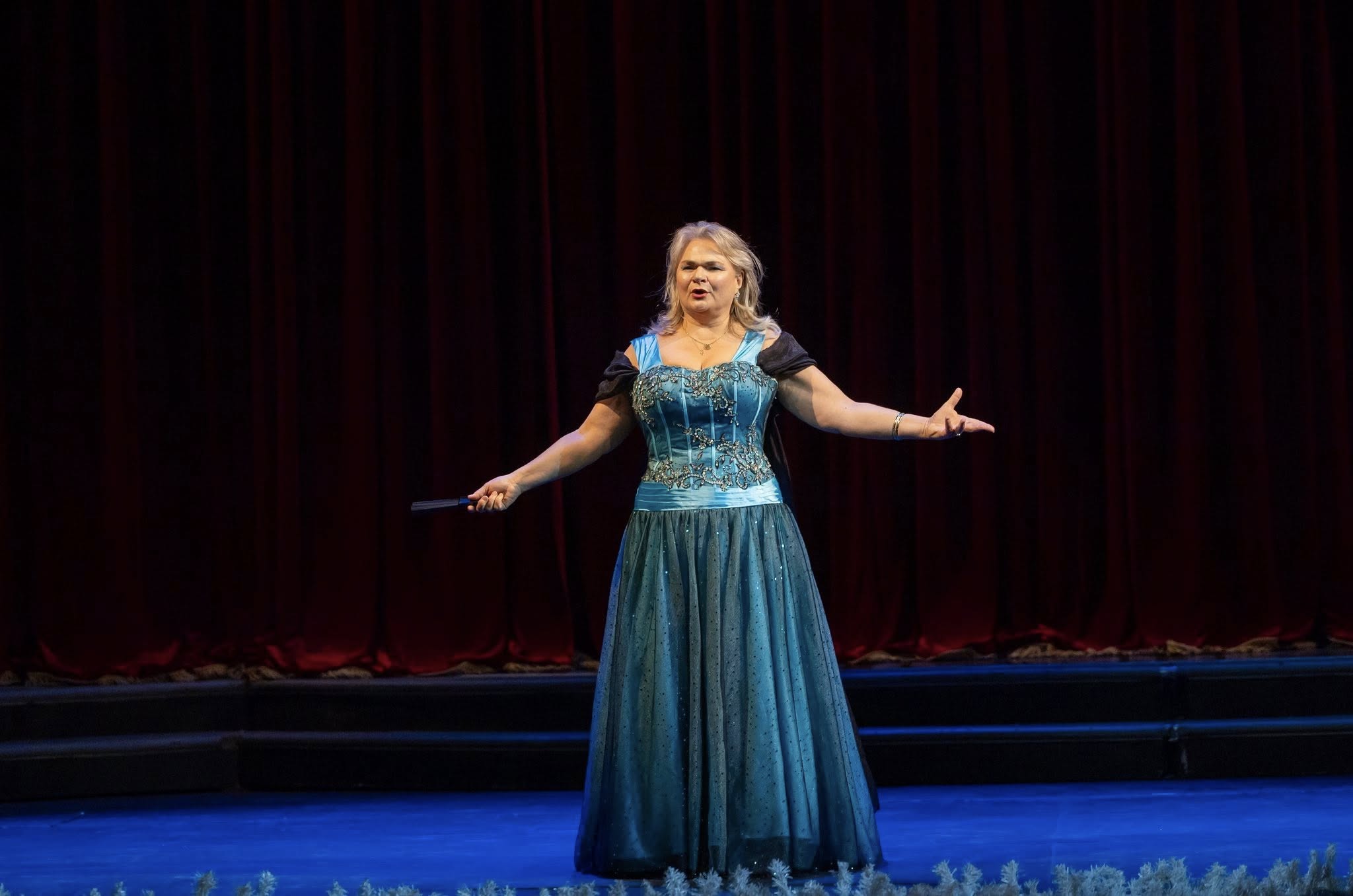 Снимка: Празнична атмосфера, блясък и вълнение изпълниха залата на Софийската опера и балет по време на първата Новогодишна гала вечер на 29 декември! ✨