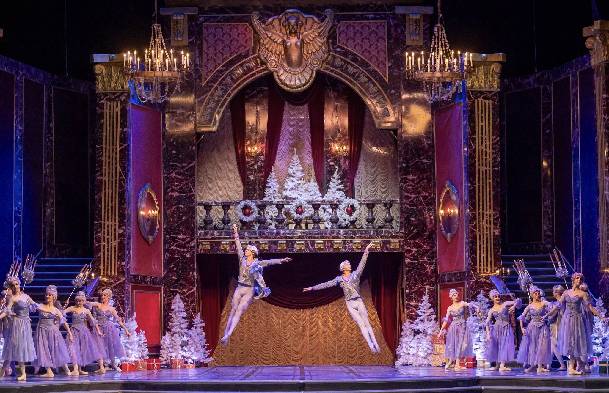 Снимка: Празнична атмосфера, блясък и вълнение изпълниха залата на Софийската опера и балет по време на първата Новогодишна гала вечер на 29 декември! ✨