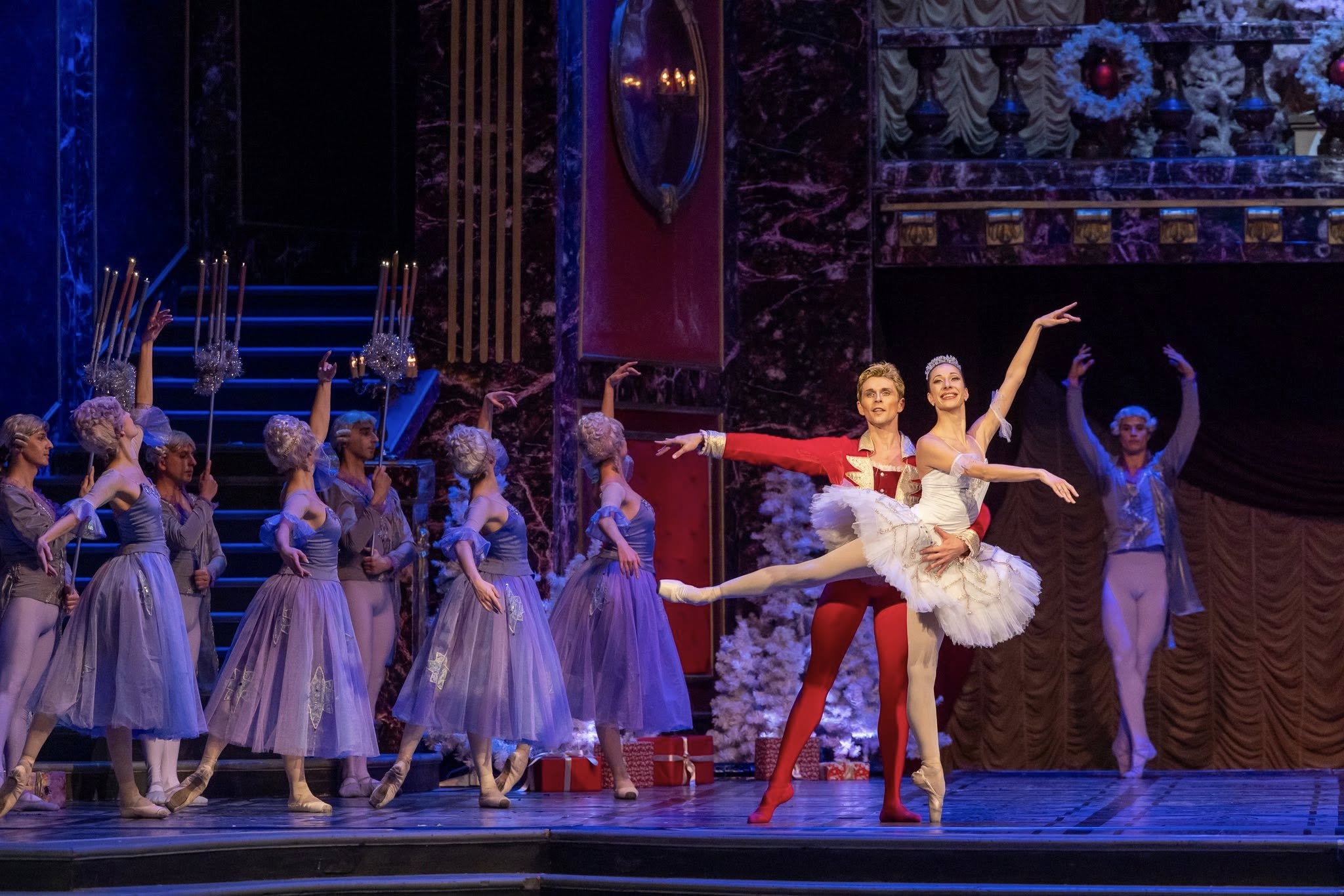 Снимка: Празнична атмосфера, блясък и вълнение изпълниха залата на Софийската опера и балет по време на първата Новогодишна гала вечер на 29 декември! ✨