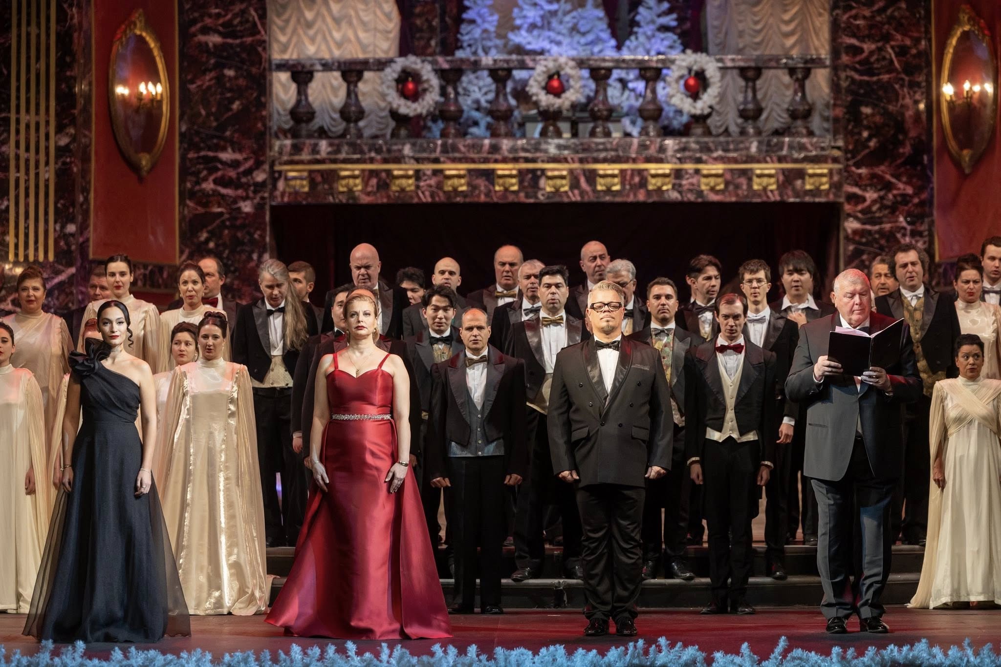 Снимка: Празнична атмосфера, блясък и вълнение изпълниха залата на Софийската опера и балет по време на първата Новогодишна гала вечер на 29 декември! ✨