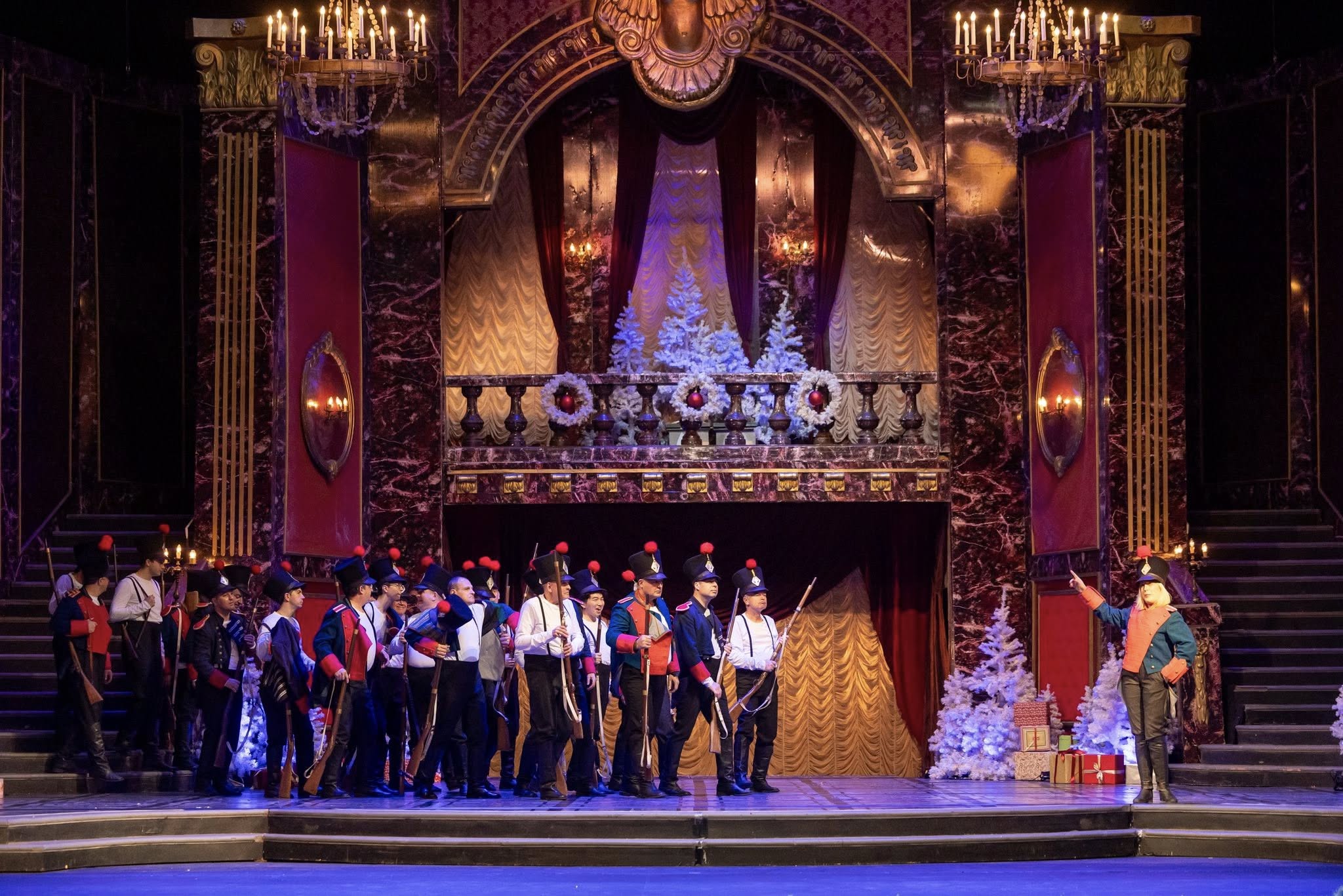 Снимка: Празнична атмосфера, блясък и вълнение изпълниха залата на Софийската опера и балет по време на първата Новогодишна гала вечер на 29 декември! ✨