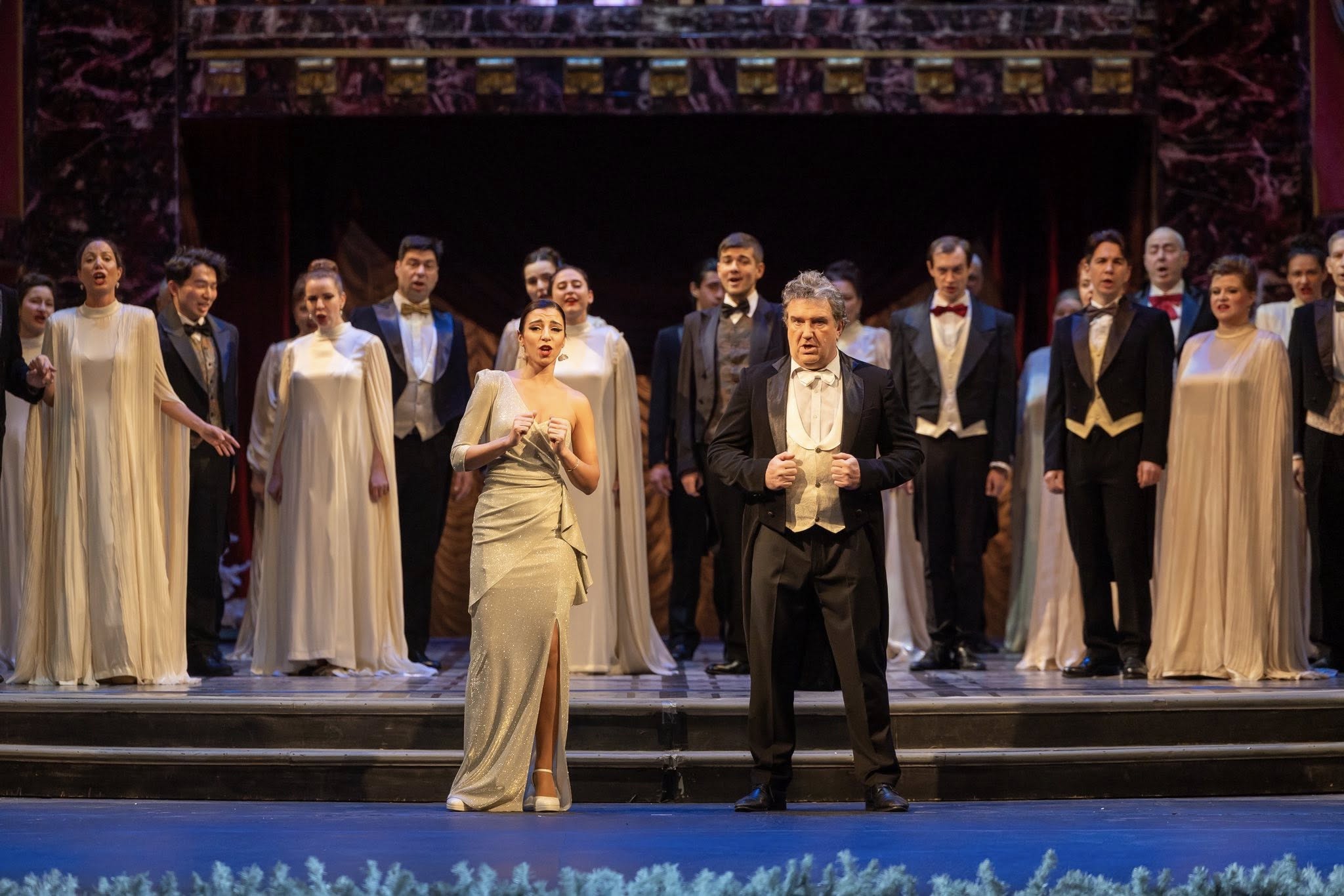 Снимка: Празнична атмосфера, блясък и вълнение изпълниха залата на Софийската опера и балет по време на първата Новогодишна гала вечер на 29 декември! ✨