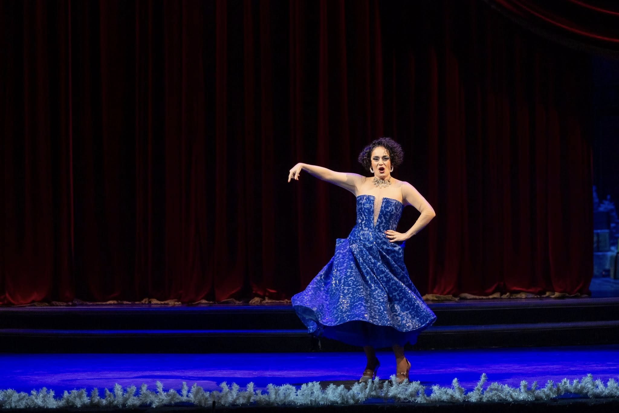 Снимка: Празнична атмосфера, блясък и вълнение изпълниха залата на Софийската опера и балет по време на първата Новогодишна гала вечер на 29 декември! ✨