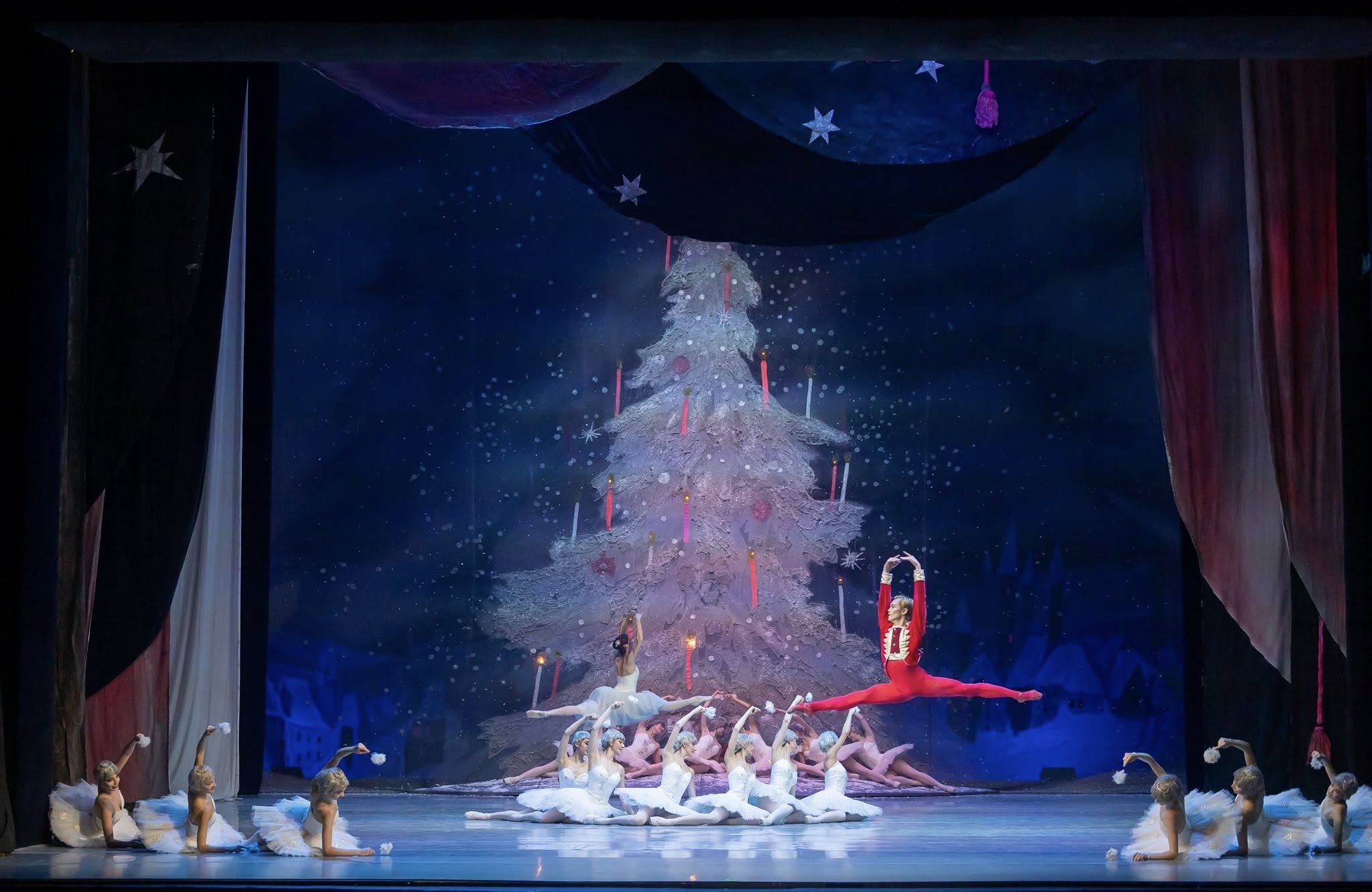 Снимка: ЛЕШНИКОТРОШАЧКАТА / THE NUTCRACKER by Pyotr Ilyich Tchaikovsky