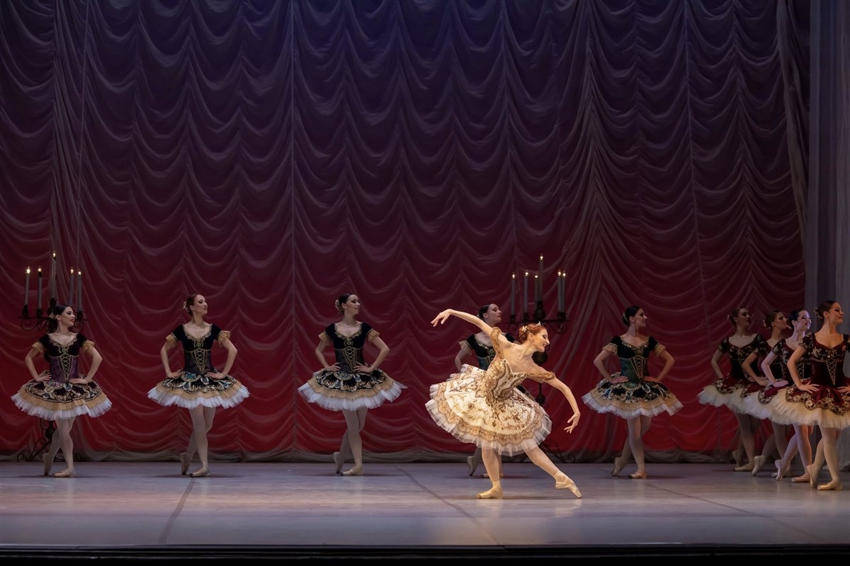 Снимка: КАРМЕН-СЮИТА, ПАХИТА / CARMEN SUITE, PAQUITA