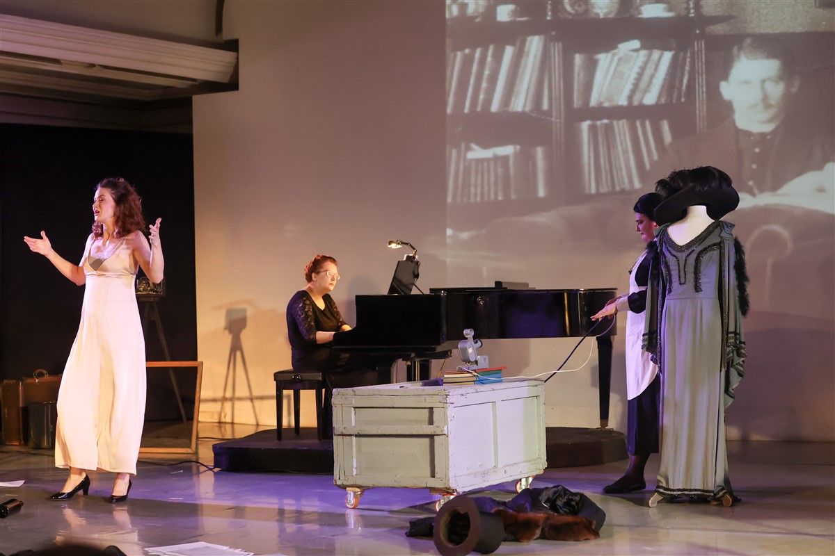 Снимка: АЛМА / ALMA Monodrama by Lyubomir Denev