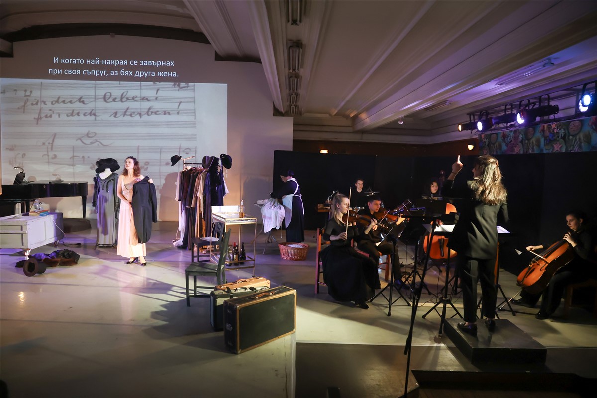 Снимка: АЛМА / ALMA Monodrama by Lyubomir Denev