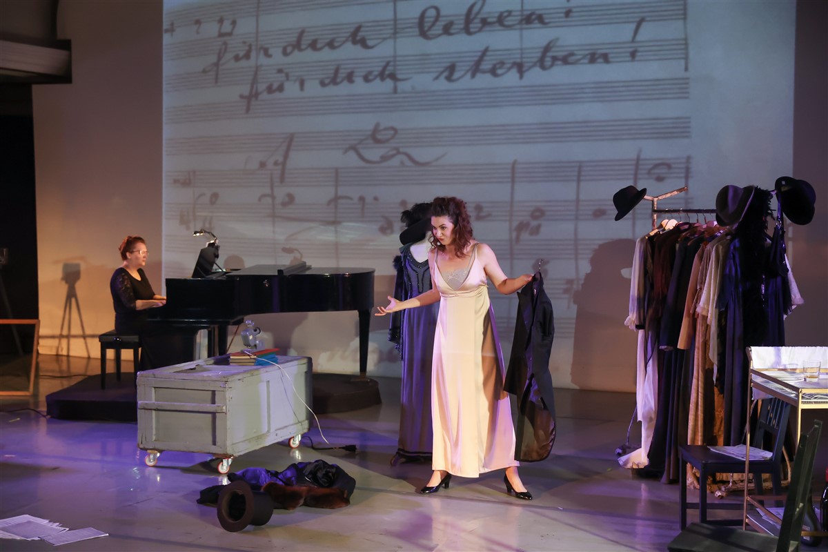 Снимка: АЛМА / ALMA Monodrama by Lyubomir Denev