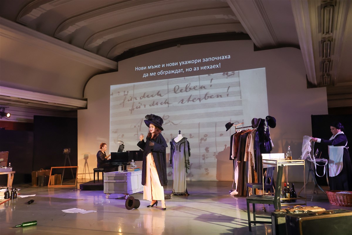 Снимка: АЛМА / ALMA Monodrama by Lyubomir Denev