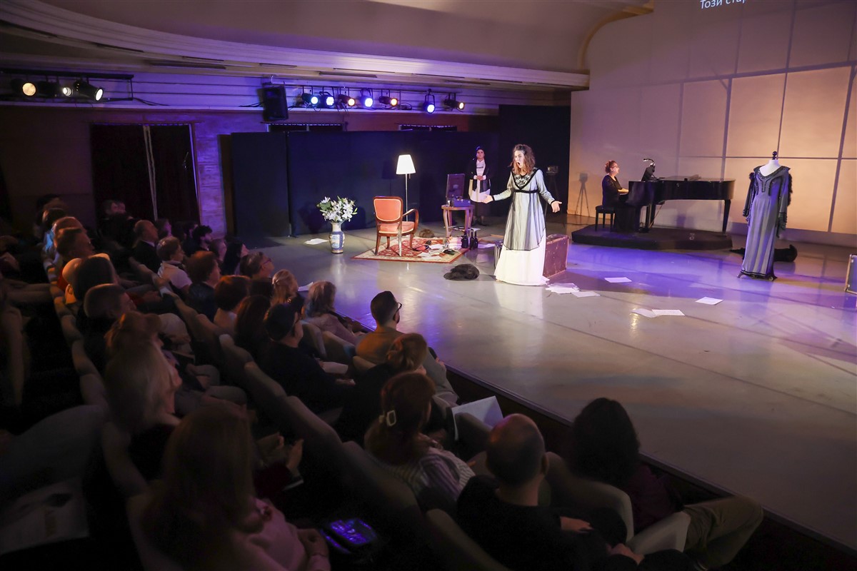 Снимка: АЛМА / ALMA Monodrama by Lyubomir Denev