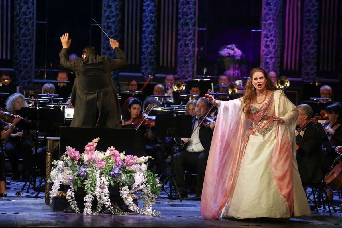 Снимка: Избрани моменти от изумителния гала концерт на Джесика Прат в Софийската опера под диригентството на Даниел Орен