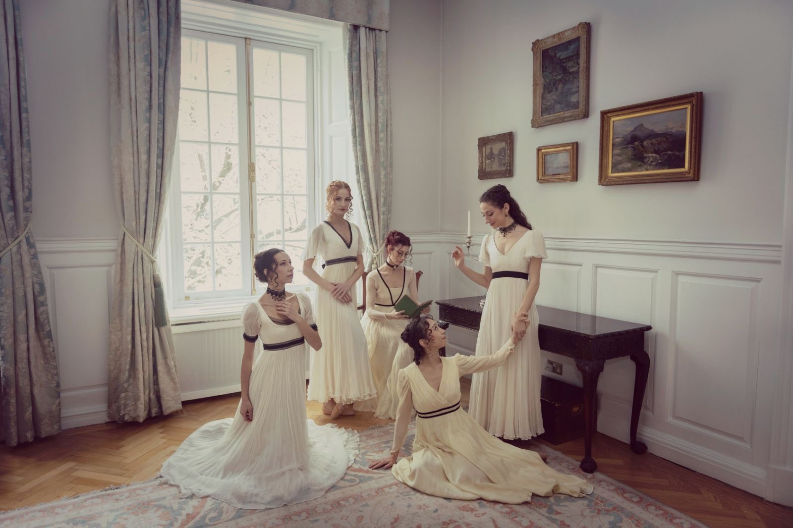 Снимка: На снимките са петте сестри Бенет, в чиито роли ще влязат Марта Петкова, Катерина Петрова, Вяра Иванчева, Ами Иноуе и Полина Иванова