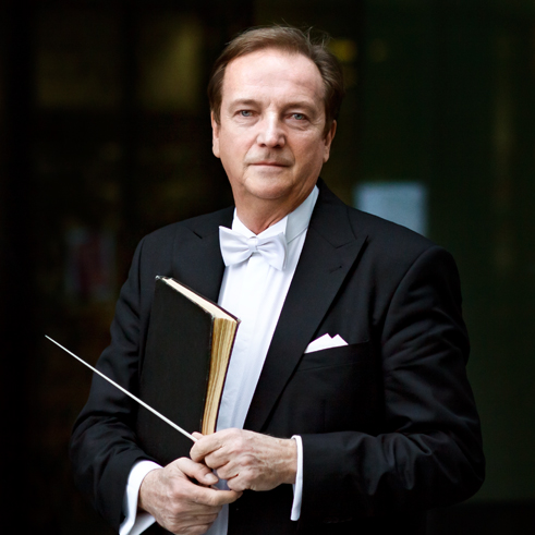 Големият диригент Оливър фон Дохнани отново в Софийската опера за два спектакъла на „Дон Карлос“.