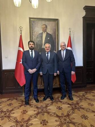 По време на срещата ни с г-н Пламен Карталов, директор